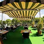 Guelhanepark & 酒店 4*