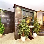 Guelhanepark & 酒店 4*